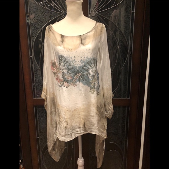 Brand new silky butterfly shirt with lining